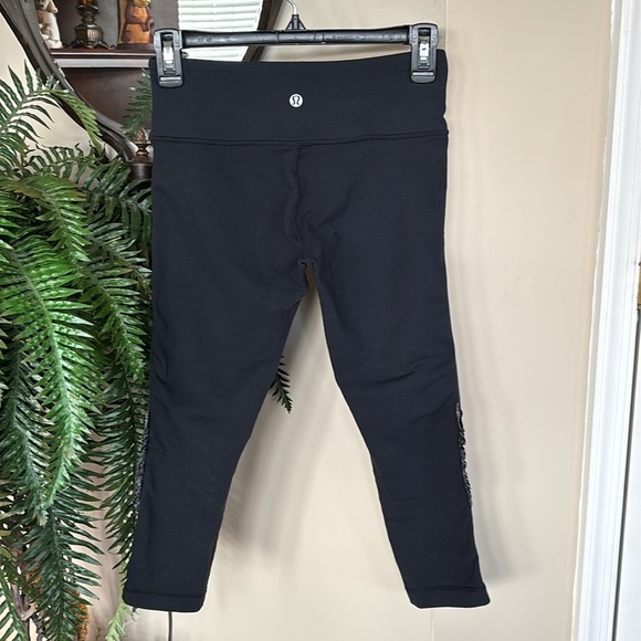 Lululemon Black Cropped Capri Pants Reflective Ruffle Workout Activewear Tights - Picture 9 of 15